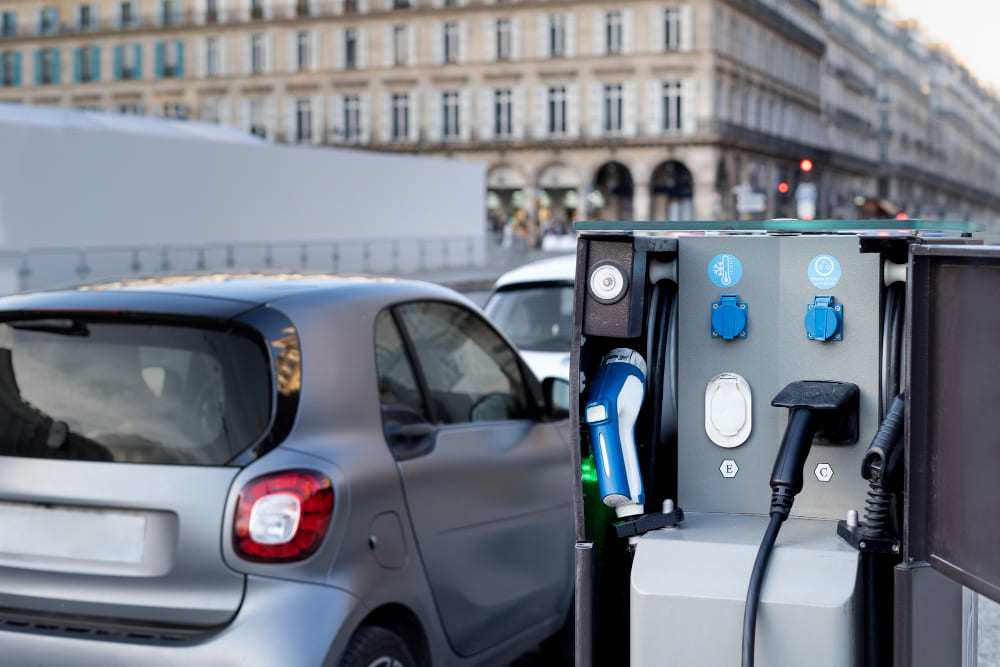 Marché automobile en France en juillet 2026 : l&rsquo;électrique franchit un cap, le thermique décroche